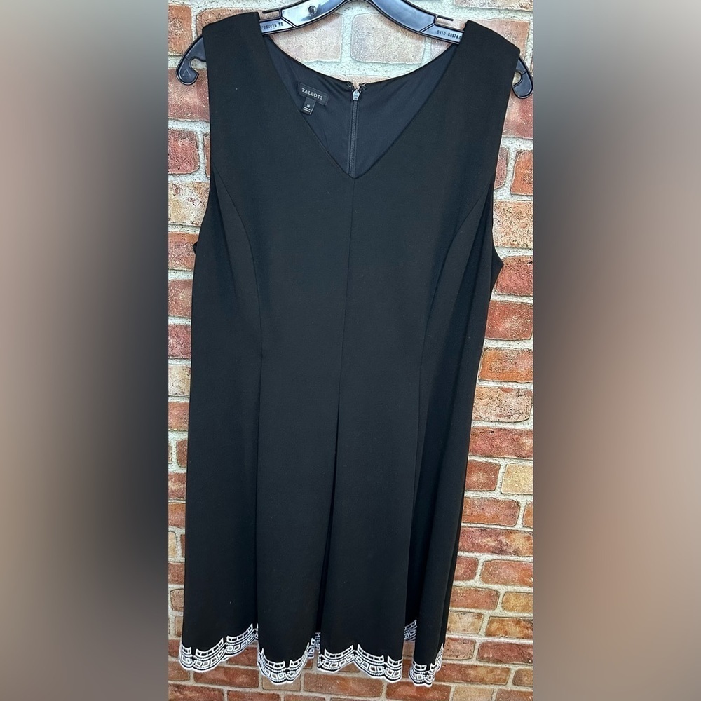 Talbots women's size 16 black sheath v neck scalloped hem  classy dress